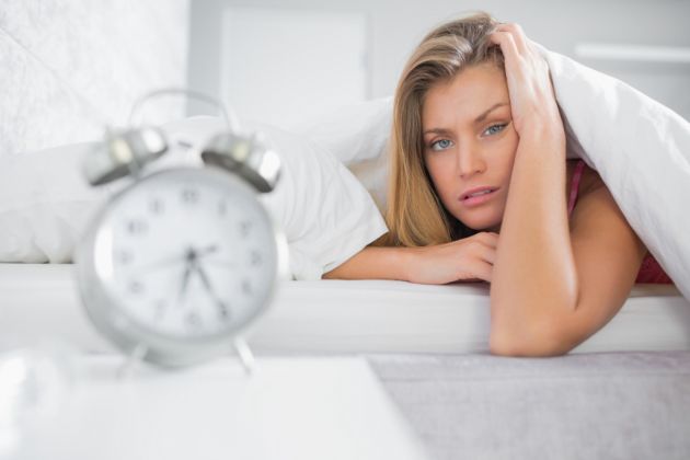 ¿Por qué al dormir mucho nos levantamos más cansados?