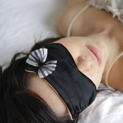 Dormir con luz puede aumentar el riesgo de obesidad en las mujeres